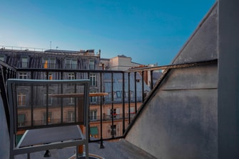 Balcon, vue sur la ville