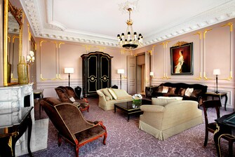 Royale Suite - Living Room