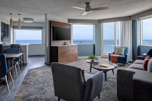 Deluxe Oceanfront Suite - Sandpiper Tower