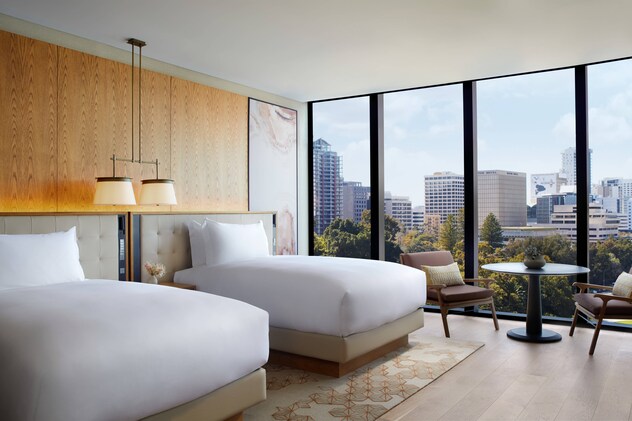 Deluxe Twin/Twin Guest Room City View