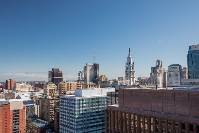 Guest Room - Philadelphia City Hall View