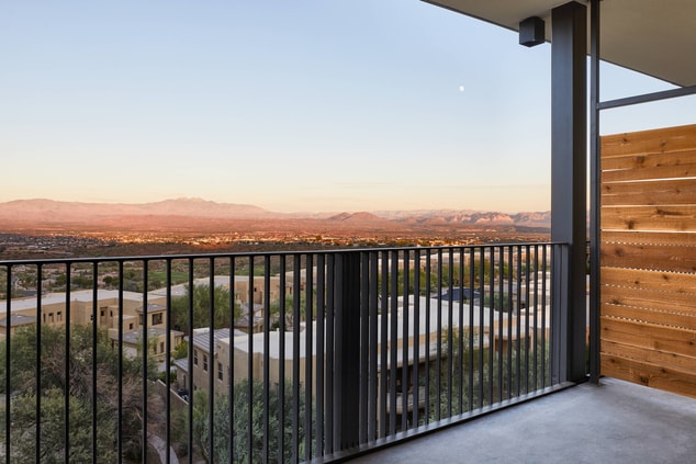 Mountain View King Guest Room - Balcony