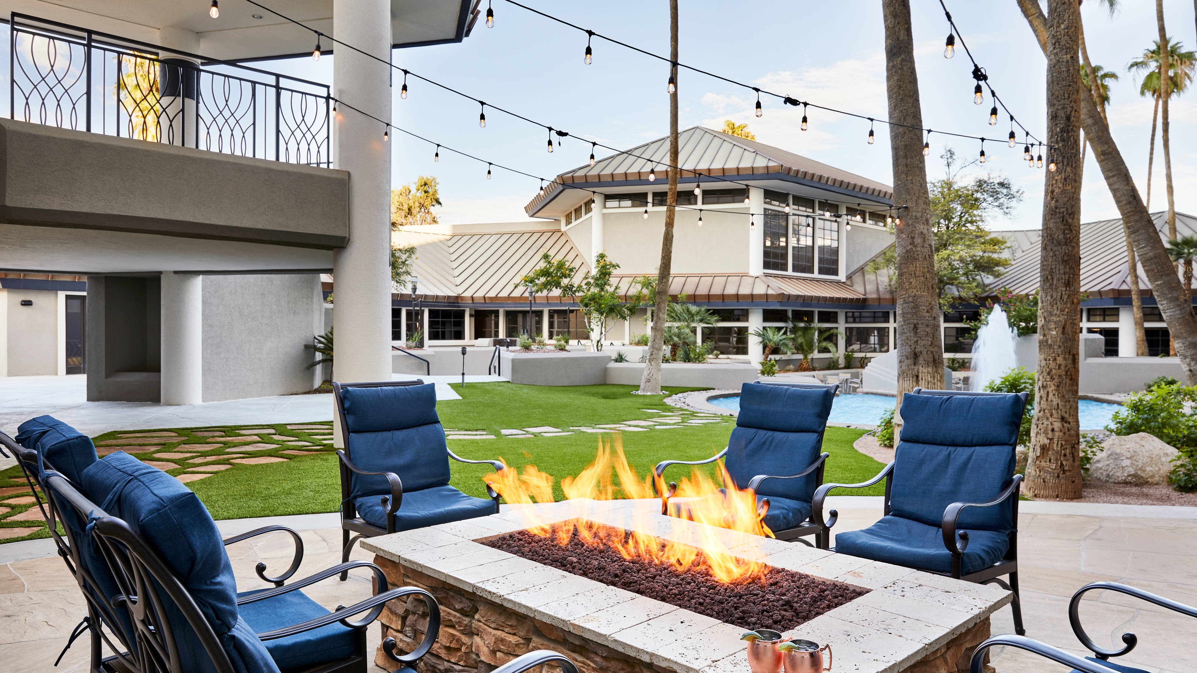 Outdoor fire pit