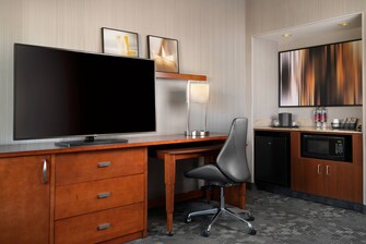 One-Bedroom Suite - Desk & Dry Bar