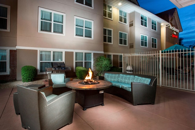Peoria Hotel Outdoor Fire Pit