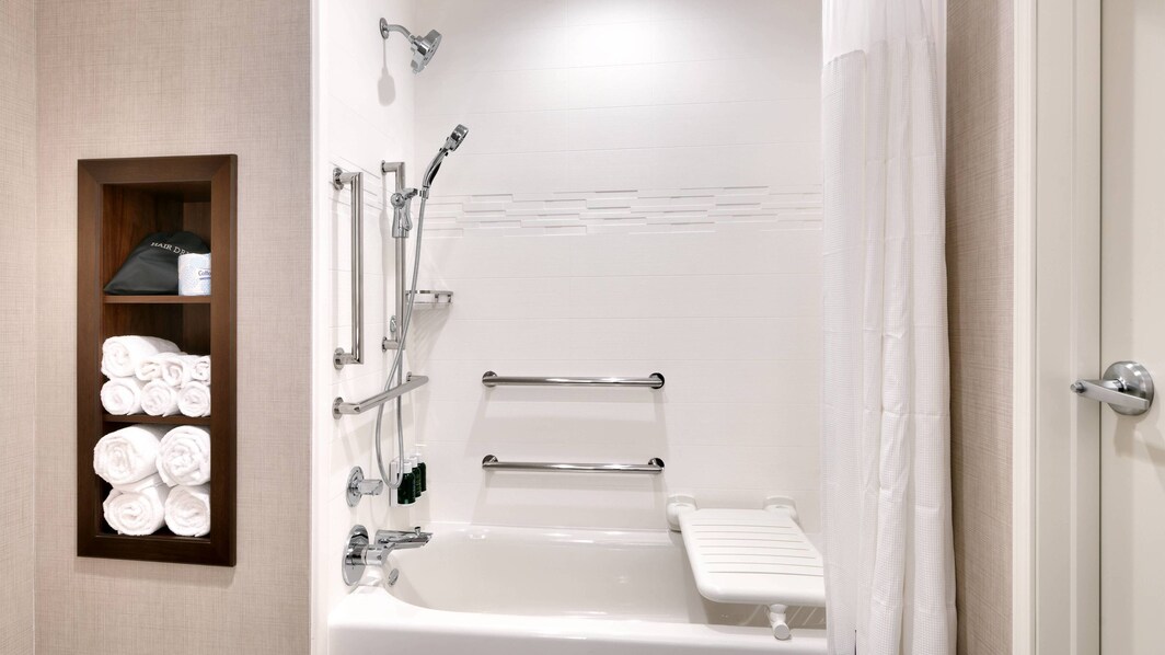 Baño accesible para personas con discapacidades - Bañera