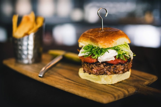Crafted North Lounge - The Upscale Burger