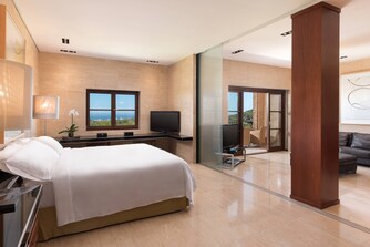 Loewe Suite - Bedroom