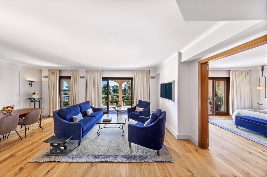 King One-Bedroom Ocean Suite - Living Room
