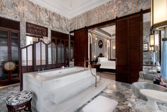 Lamarck House Suite Bathroom - Tub