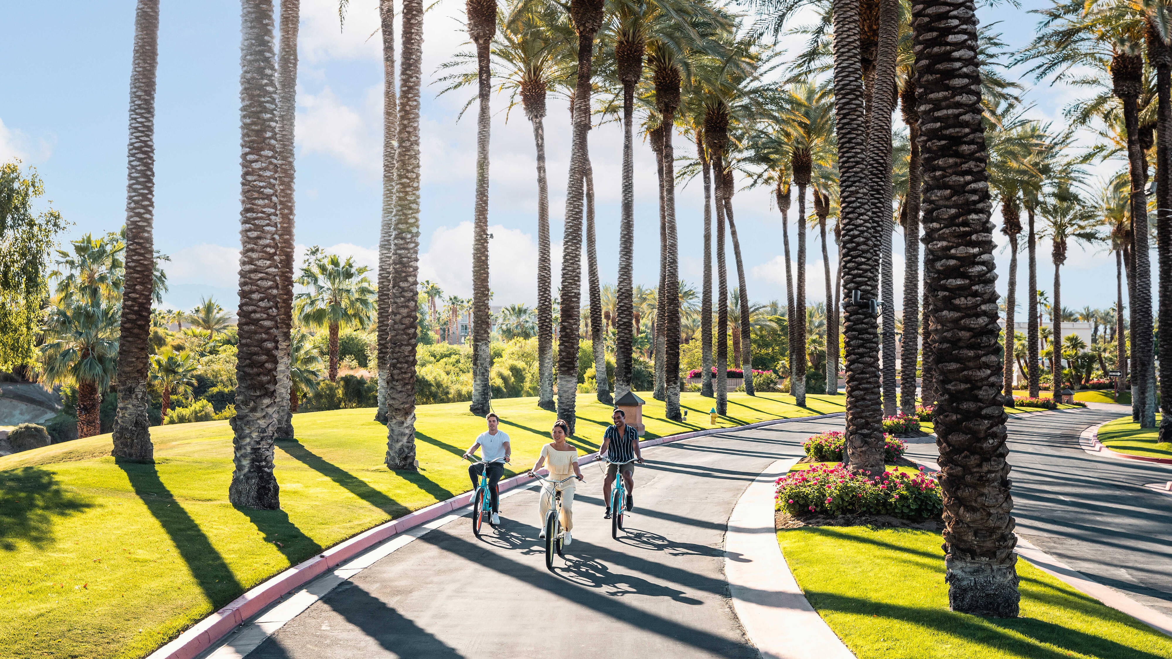 Palm Springs: 3,000 bonus points per night