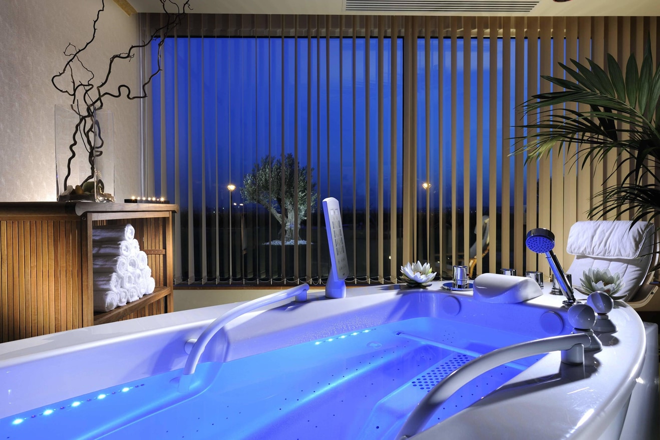 Chromotherapy bathtubs at Our Spa in Rome