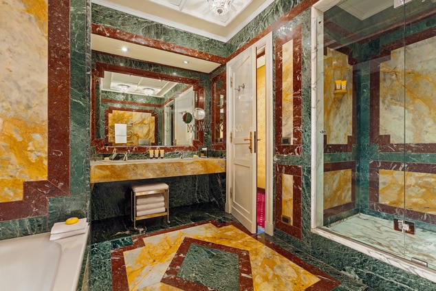 Grand Luxe Guest Bathroom