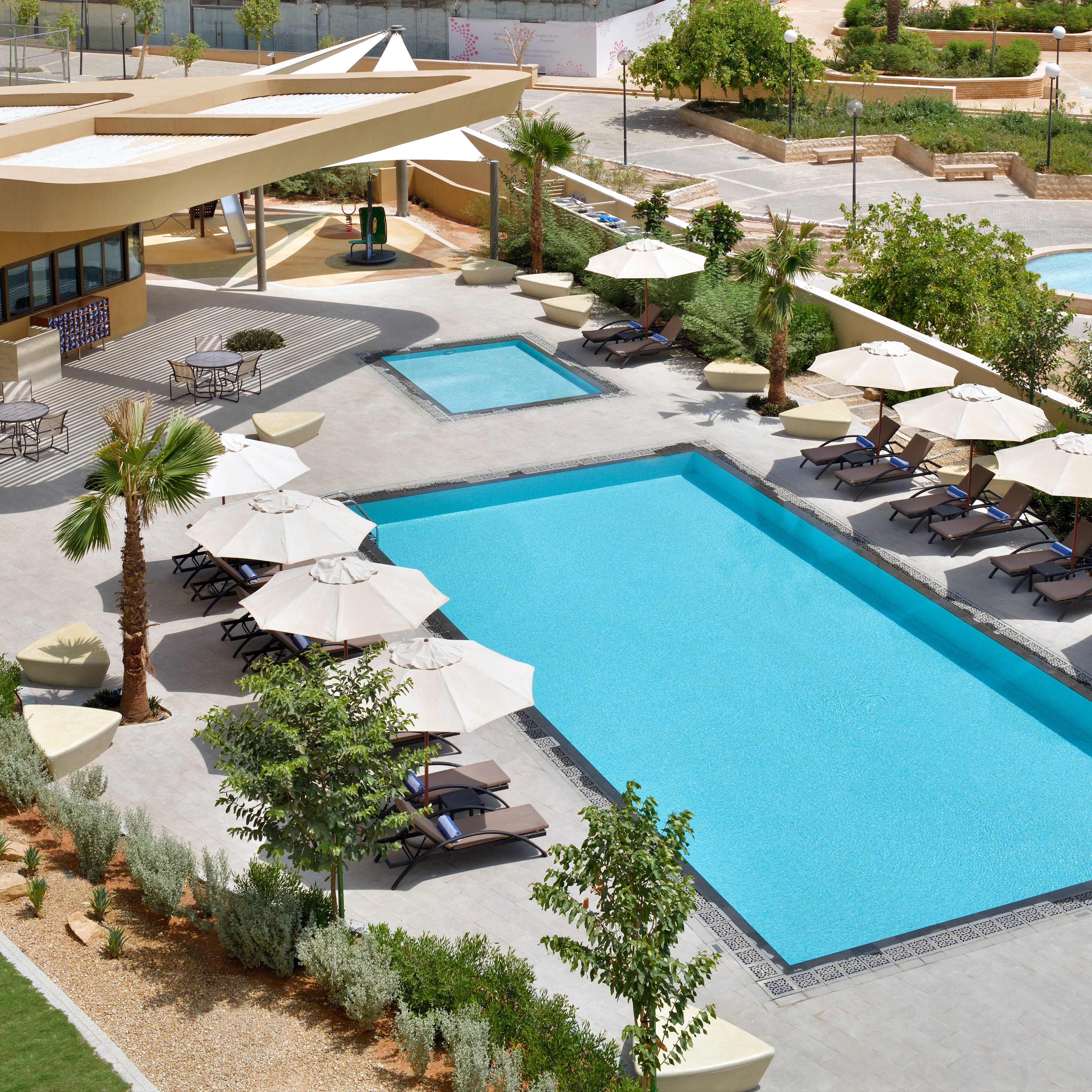 Pool Inm Riyadh 10:10 Lounge - Outdoor Pool Lounge, Marriott Riyadh Diplomatic Quarter ...