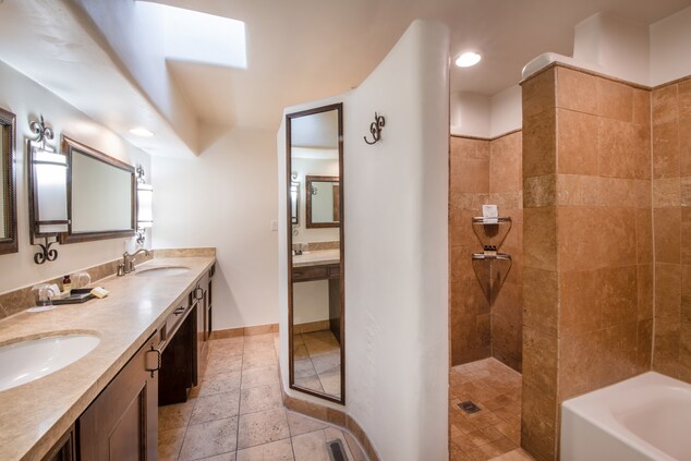 Guest Bathroom – Separate Shower & Tub,_LINE_TERMINATED