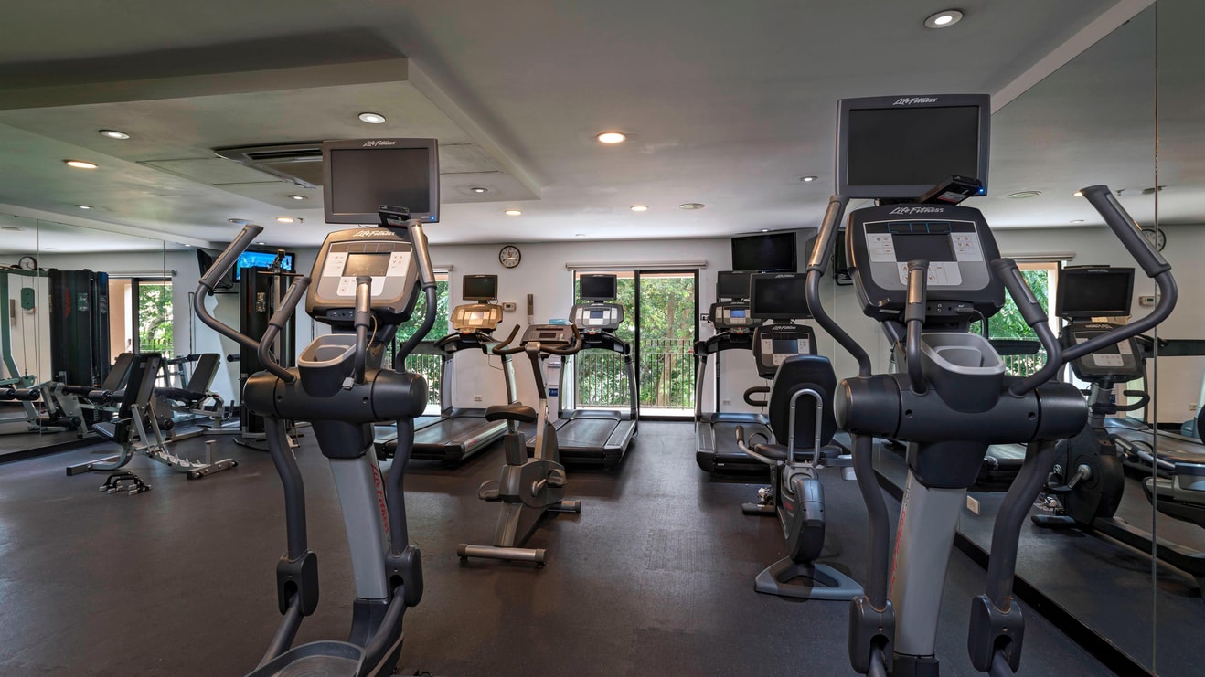 Keep up with your workout schedule, even while you’re traveling! Courtyard San Salvador features a fitness center offering a variety of cardiovascular equipment and free weights.