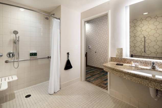 バリアフリーバスルーム－車椅子用シャワー