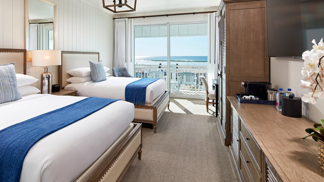 Номер с 2 двуспальными кроватями (Queen) – вид на океан и балкон