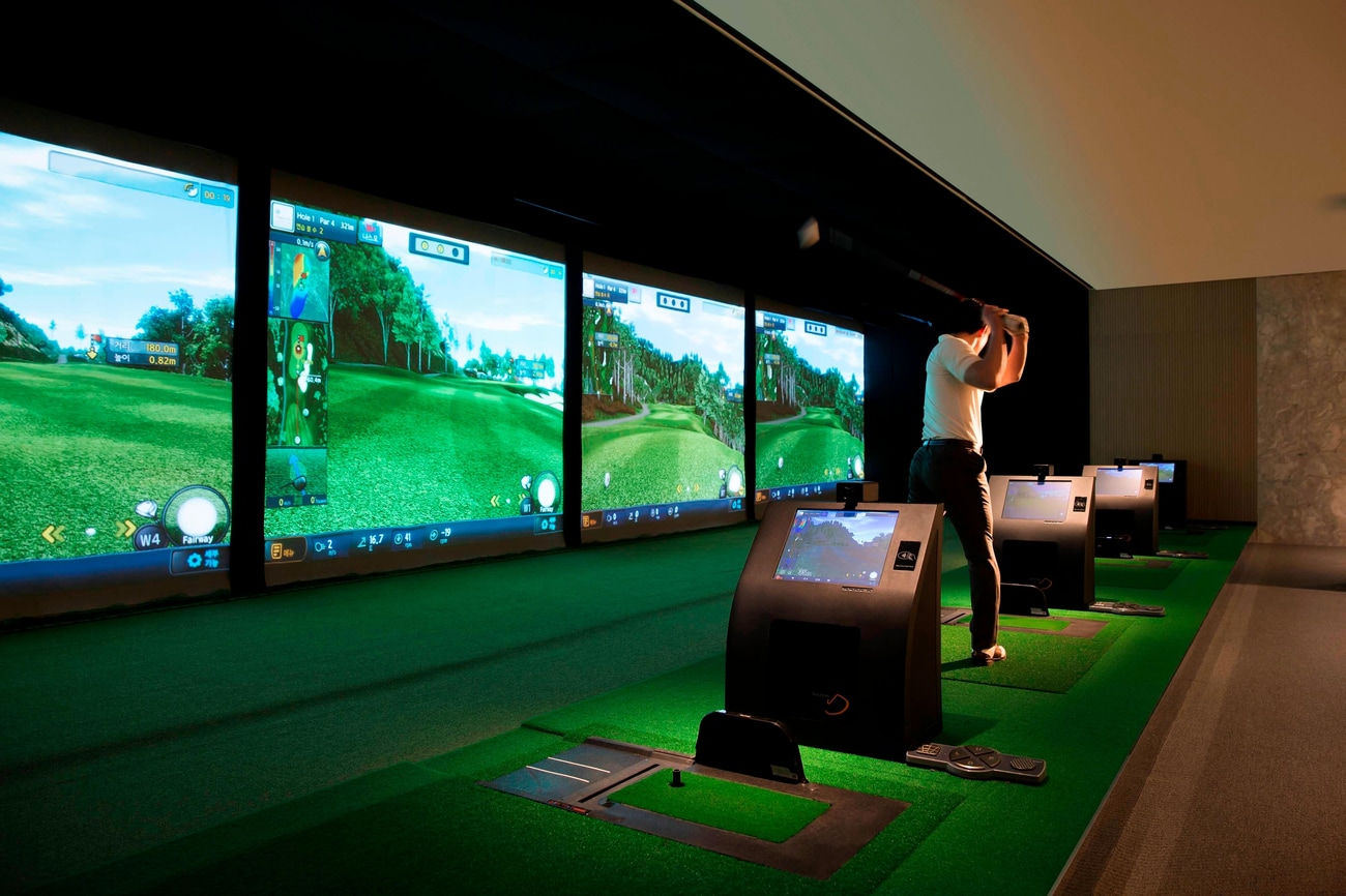Golf simulator at Seoul hotel