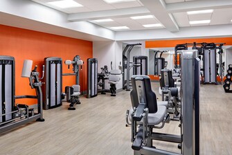 COR Health & Fitness Center – Equipo