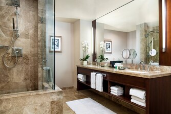 Windsor Suite - Master Bathroom