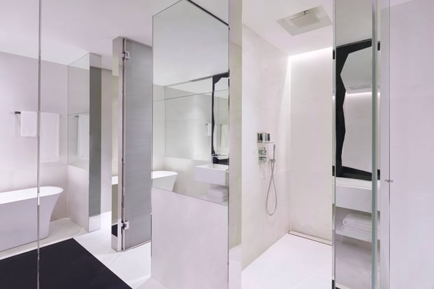 客室バスルーム－独立したシャワーと浴槽