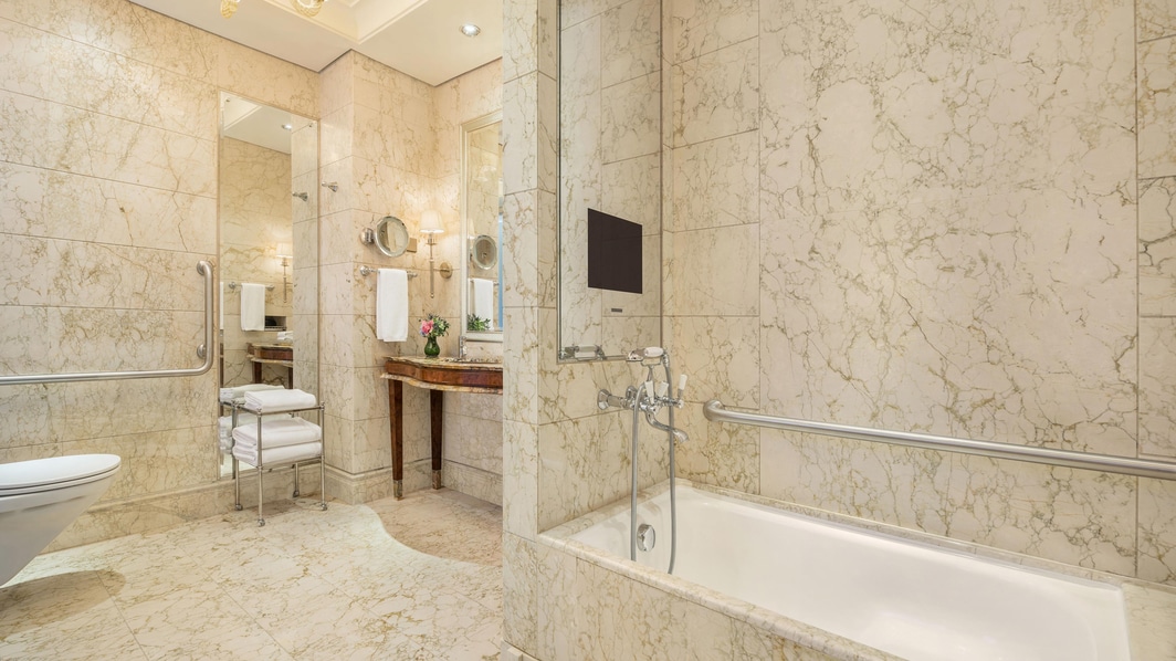 Гранд-делюкс – ванная комната для гостей с ограниченной подвижностью