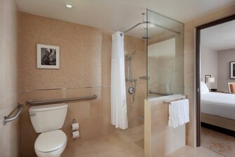 Suite frente al mar de un dormitorio - Baño con instalaciones para personas con necesidades especiales