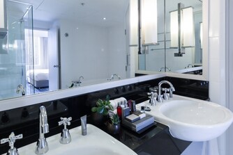 Spa Suite Bathroom in Sydney