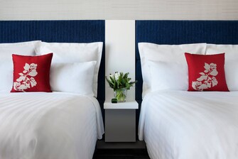 Zimmer mit Doppelbett am Hafen in Sydney