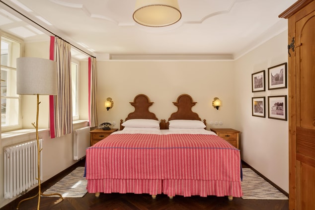 Suite mit Kingsize-Bett und zwei Schlafzimmern – Schlafzimmer
