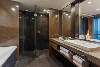 Ванная комната в представительском люксе