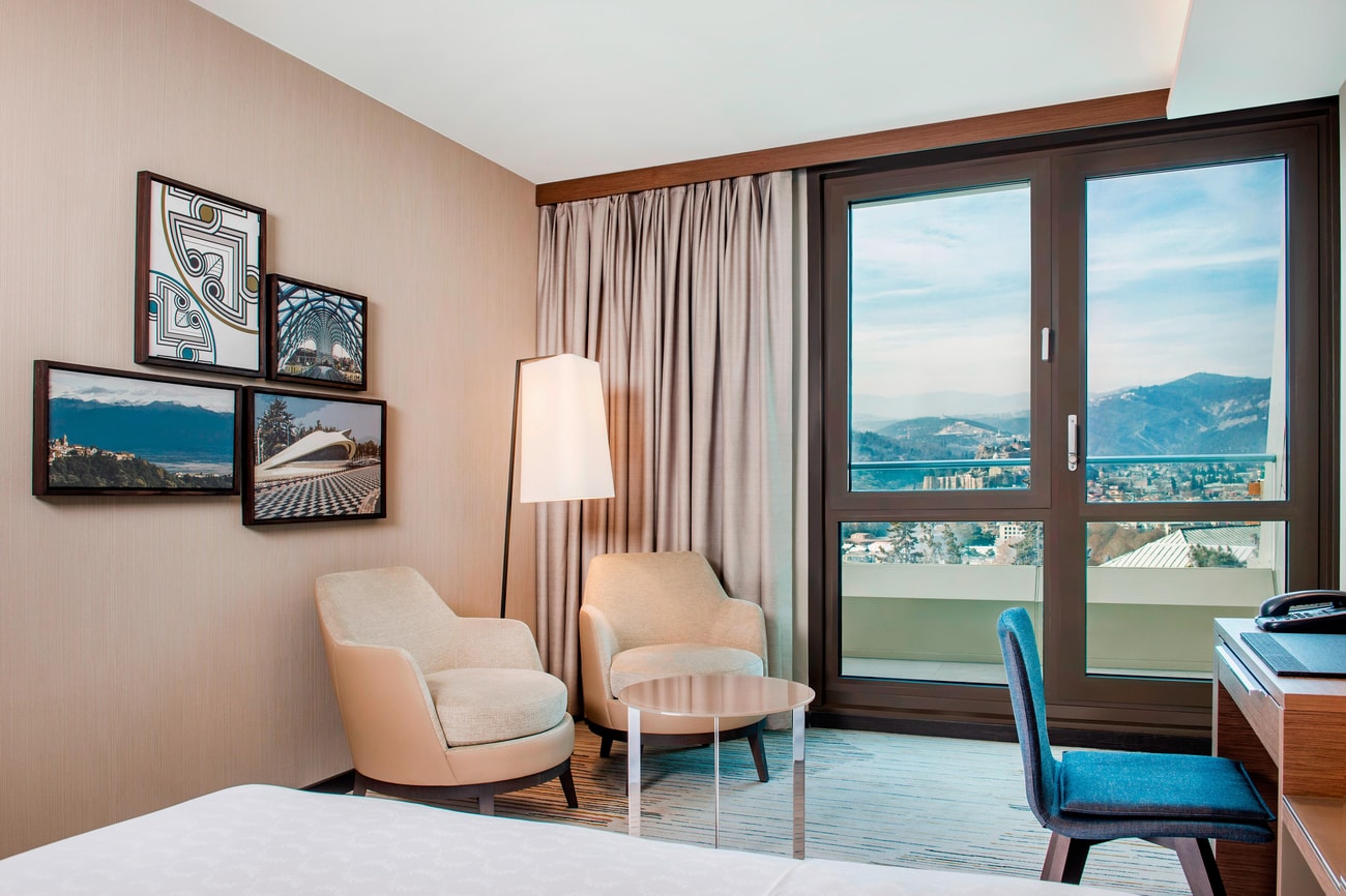 Deluxe Gästezimmer mit Kingsize-Bett und Balkon