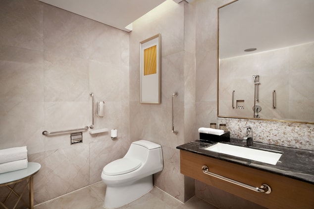 Accessible King Deluxe Guest Bathroom