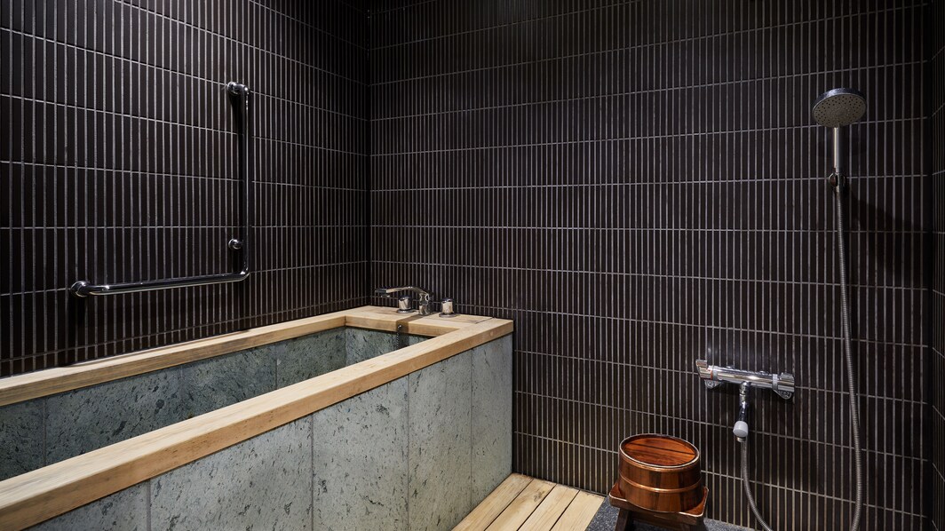 Salle de bain d'une suite japonaise