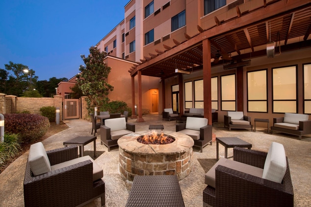 Courtyard & Fire Pit