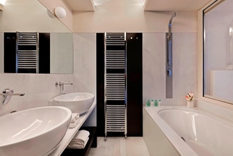 غرفة بمبنى أوليفيتو فاخرة (Uliveto Deluxe) - الحمام