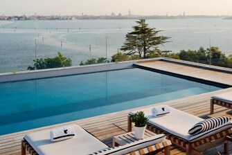 Pool auf dem Dach im Resort Venedig