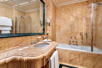 Camera Luxury con vista sulla laguna, bagno - Palazzo Danieli Excelsior