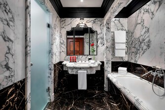 Lagoon View Suite - Bathroom Palazzo Danieli Excelsior
