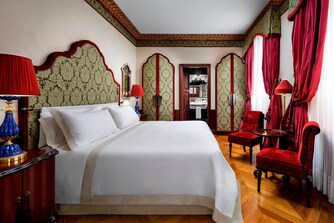 Camera da letto della suite con vista sulla laguna - Palazzo Danieli Excelsior