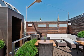 M Club Lounge – Terrasse