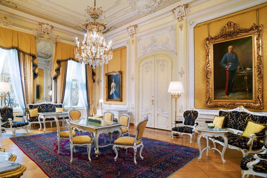 Royal Suite Salon