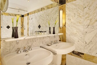 Deluxe Gästezimmer – Badezimmer