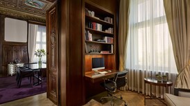 Presidential Suite - Library