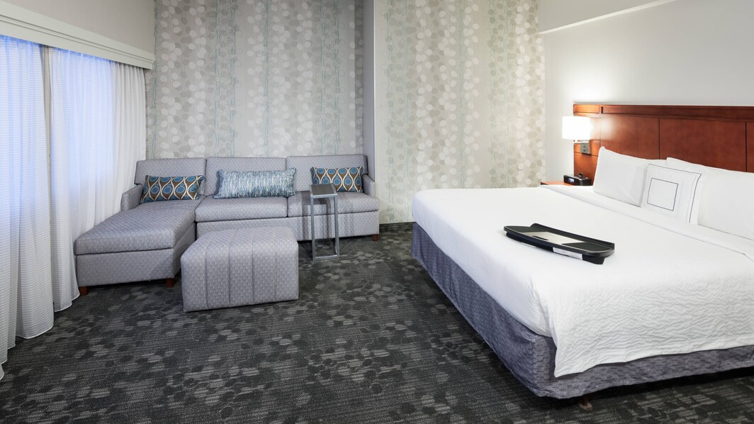 Suites con cama tamaño King del hotel en Alexandria