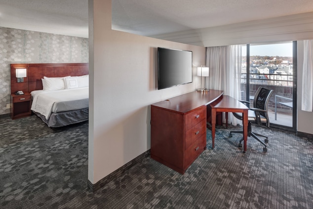One-Bedroom Alexandria Hotel Suite