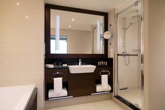 Badezimmer einer Suite des Hotels in Warschau