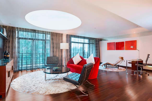 Diplomat Suite - Living Room