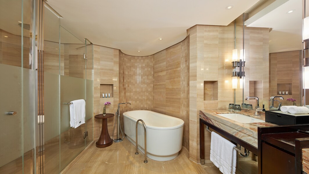 客室バスルーム－独立したシャワー/浴槽